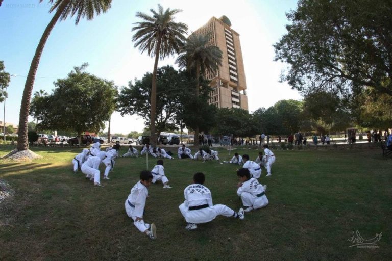 الرياضة ضد العنف:نظرة الى الرياضة من عدسة مختلفة