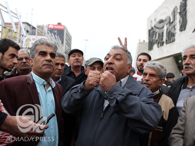 جانب من التظاهرة في ساحة التحرير وسط بغداد احتجاجا على اعتقال مجموعة من الناشطين