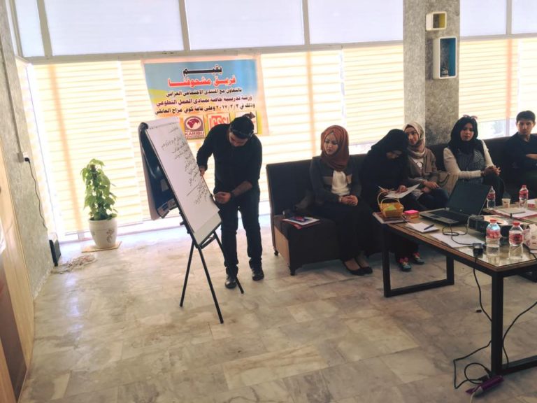 ورشة تدريبية حول مبادئ العمل التطوعي ينظمها فريق مشحوفنا في الناصرية