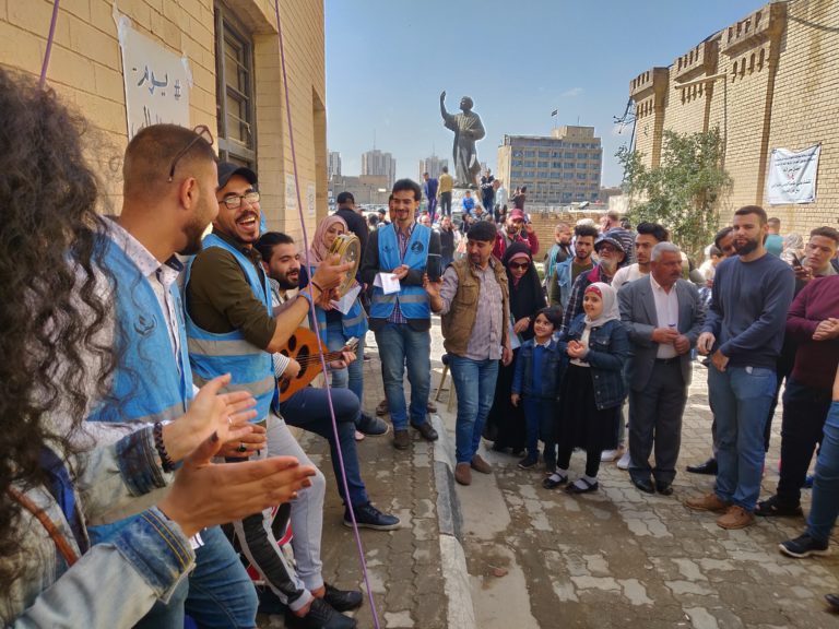 حماة دجلة في بغداد يشاركون ضمن فعاليات لليوم العالمي للعمل من اجل الأنهار 14 اذار. ويذكرون بتحديات المياه في العراق مع اقتراب يوم المياه العالمي في 22 من اذار.